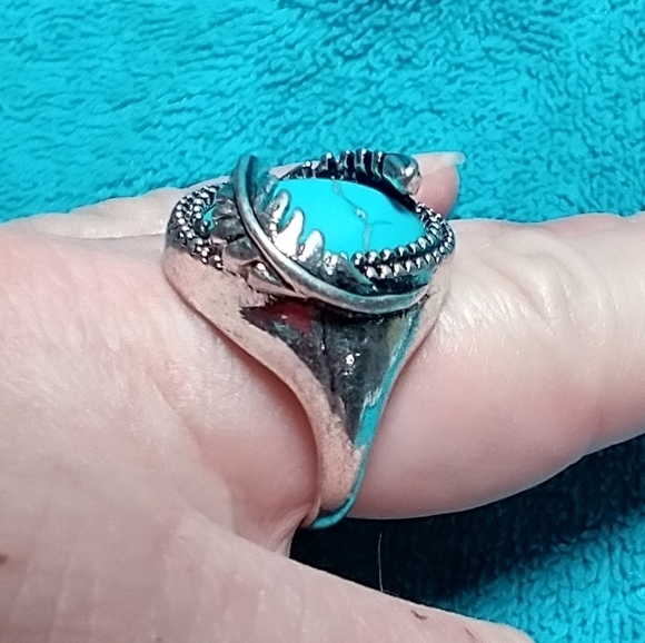 Silvertone faux turquoise blue howlite leaf large intricate decorative ring - Picture 4 of 5